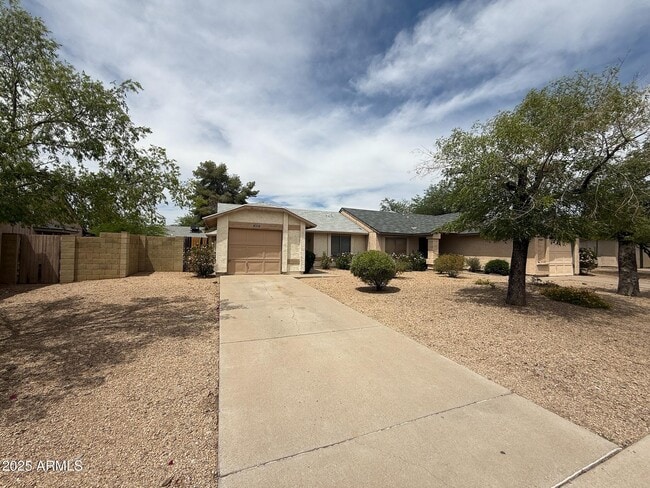 Primary Photo - 3124 W Mohawk Ln