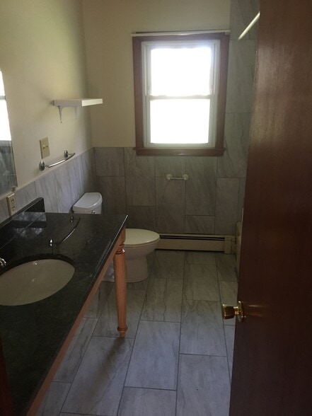 Building Photo - 401 Marlington St