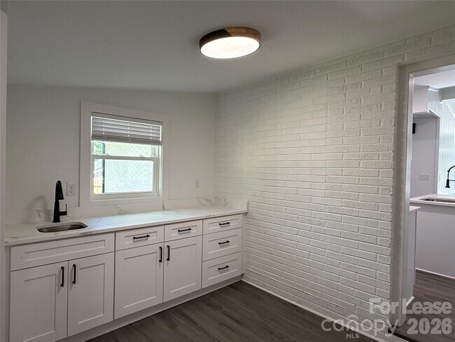 Building Photo - 1139 Clanton Rd