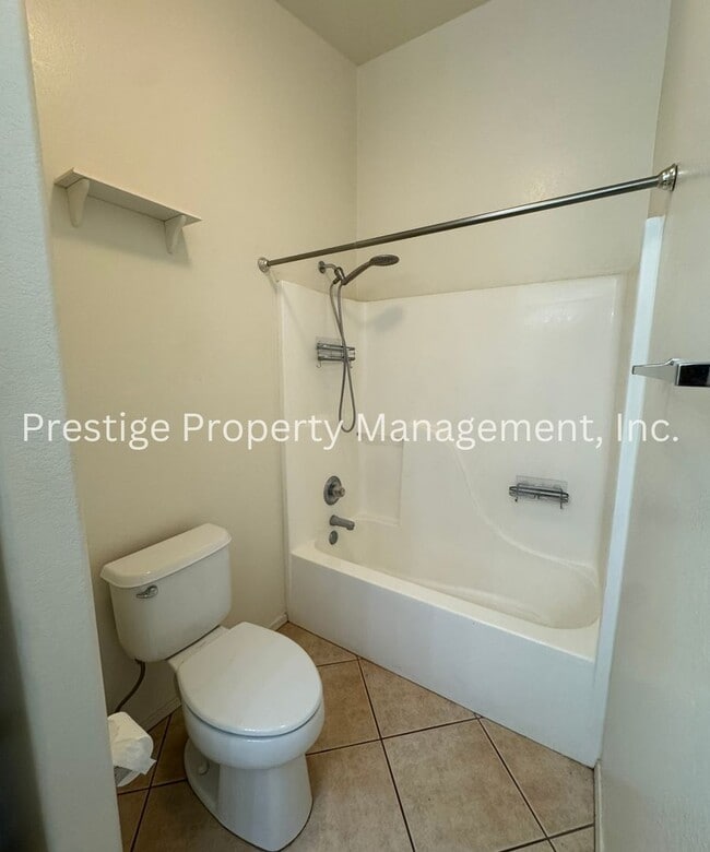 Building Photo - Charming West 2 Bedroom/ 2 Bathroom with a Den is  Waiting For You To Call Home!!