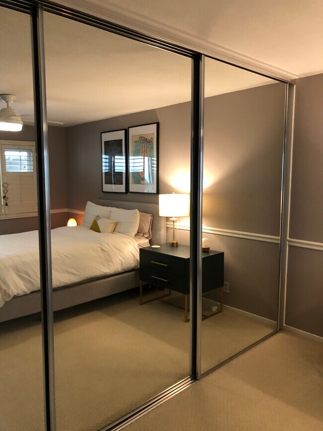 Building Photo - 2131 E 1st St