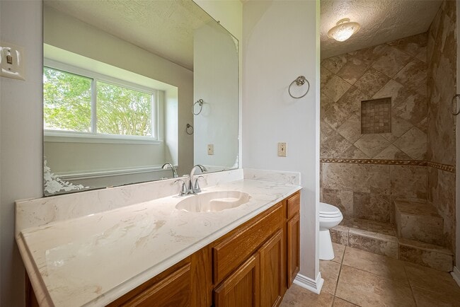 Building Photo - 3007 Cloverdale Dr