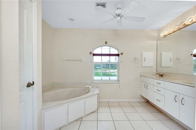 Building Photo - 15140 Lyneburg Ave