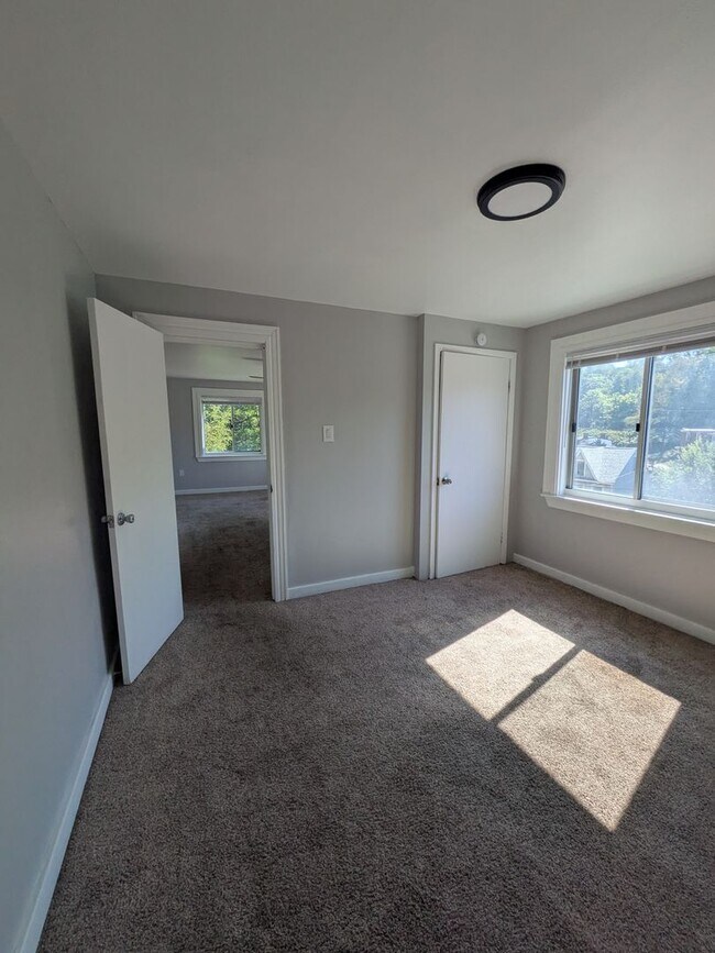 Building Photo - 2404 S 18th St