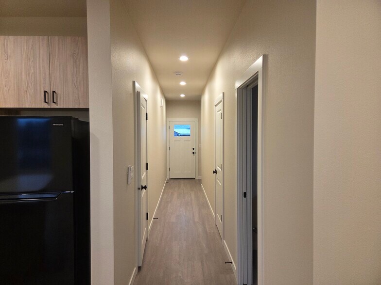 Building Photo - 111 Section St