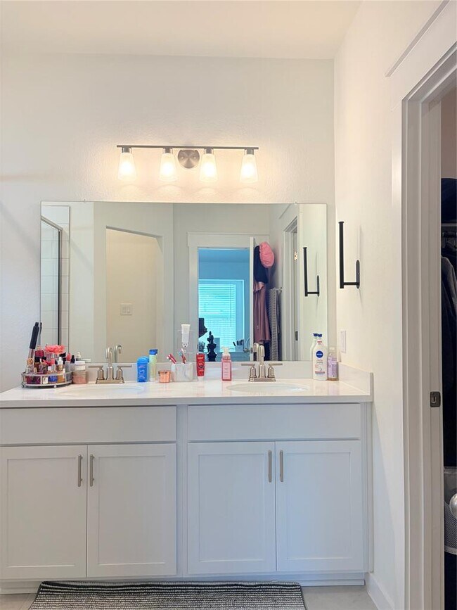 Building Photo - 182 Shackleton Dr