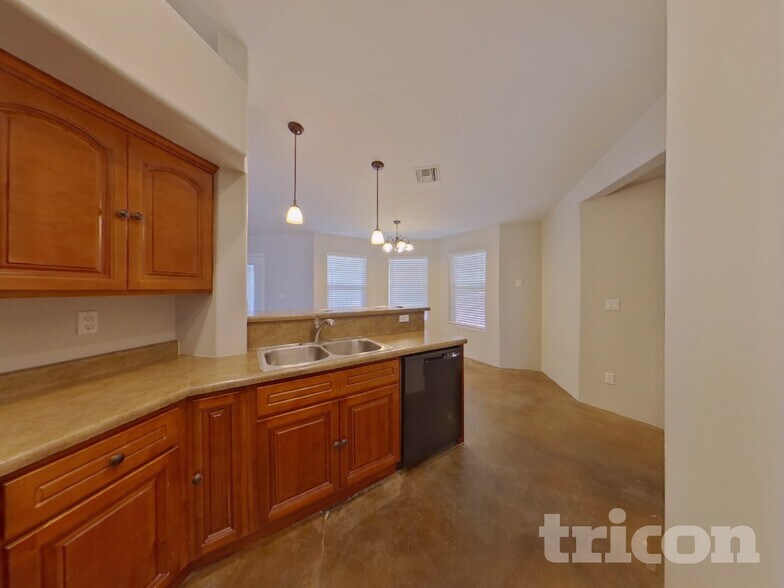 Building Photo - 12626 N 20th St
