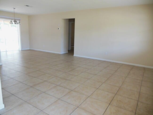 Building Photo - 2472 Evergreen Ave
