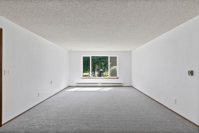 Building Photo - $1,500 - 2 Bed / 1 Bath - Recently Renovated in Private Setting