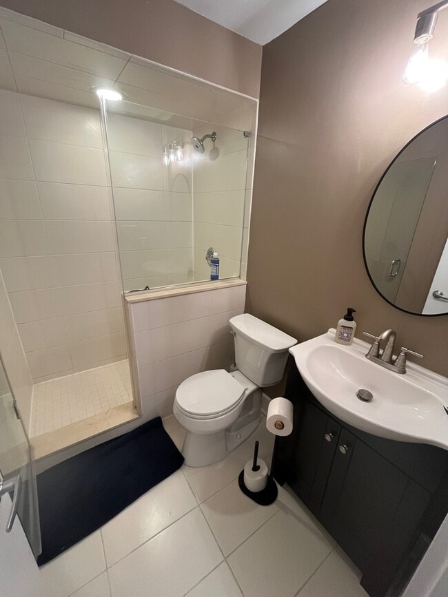 Building Photo - 2123 Christian St