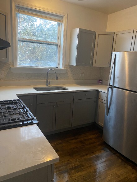 Building Photo - 10600 S Prairie Ave