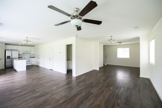 Building Photo - Like new construction 2 story home 4 bedro...