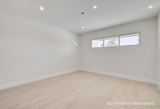 Building Photo - 3962 Euclid St