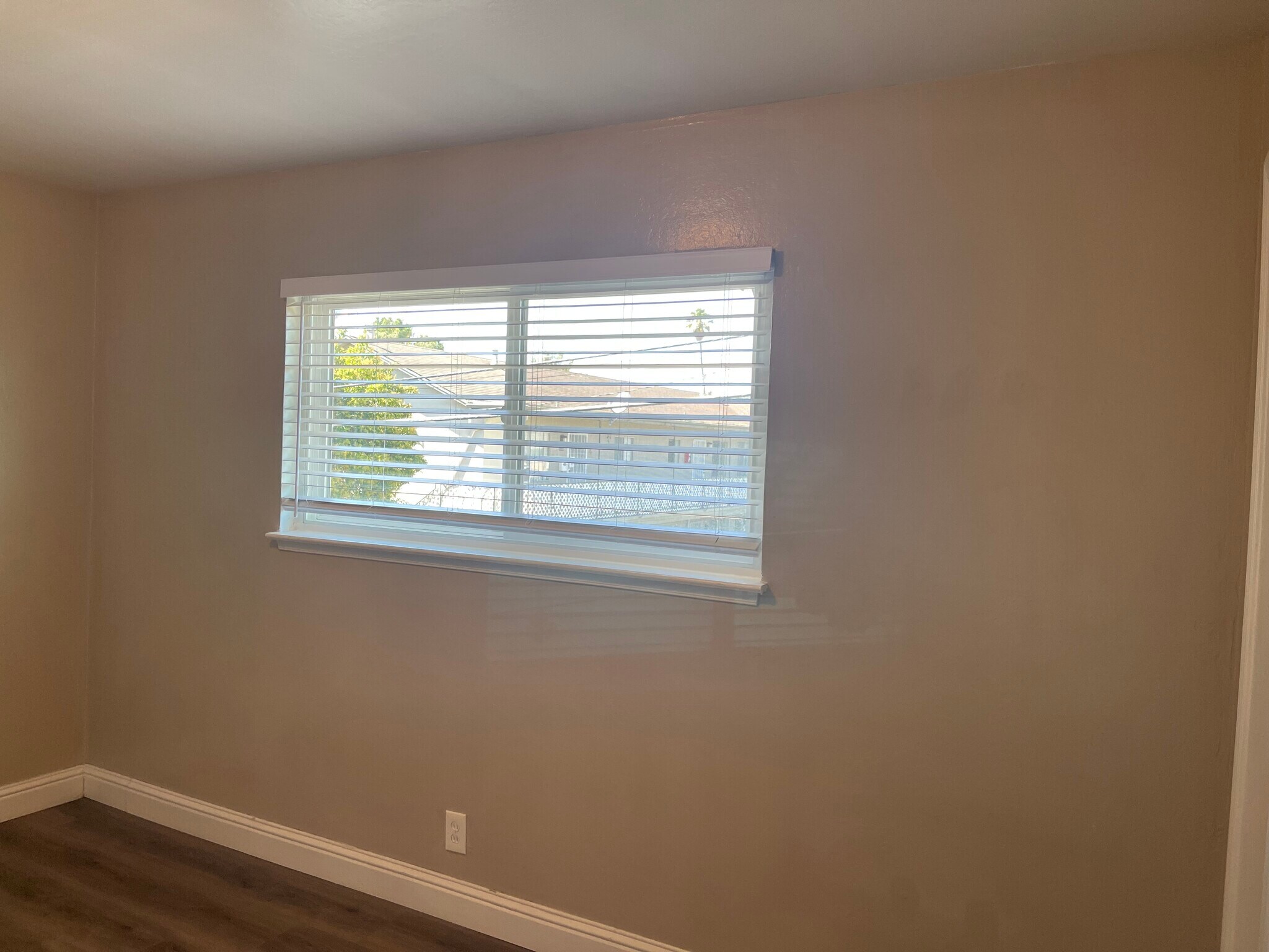 Building Photo - 755 E Duane Ave