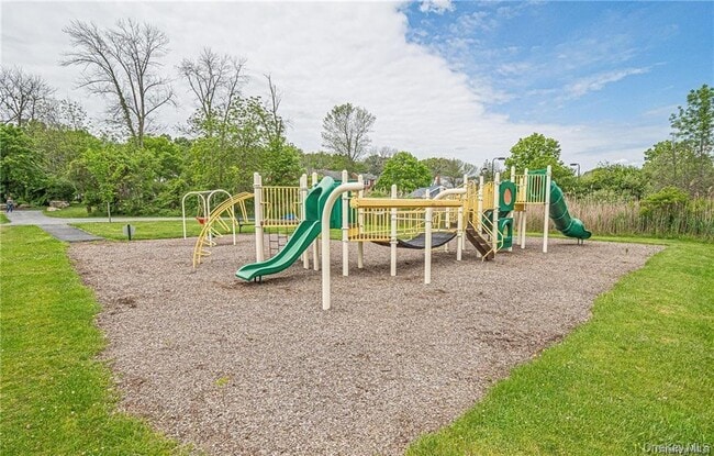 Building Photo - 255 Homestead Village Dr