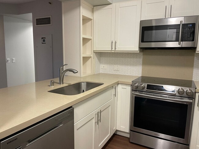 Building Photo - Kakaako 1/1/1 in "One Waterfront"