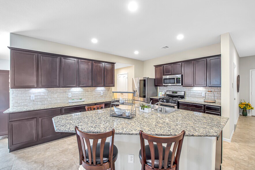 Building Photo - 3023 Dripping Springs Ct