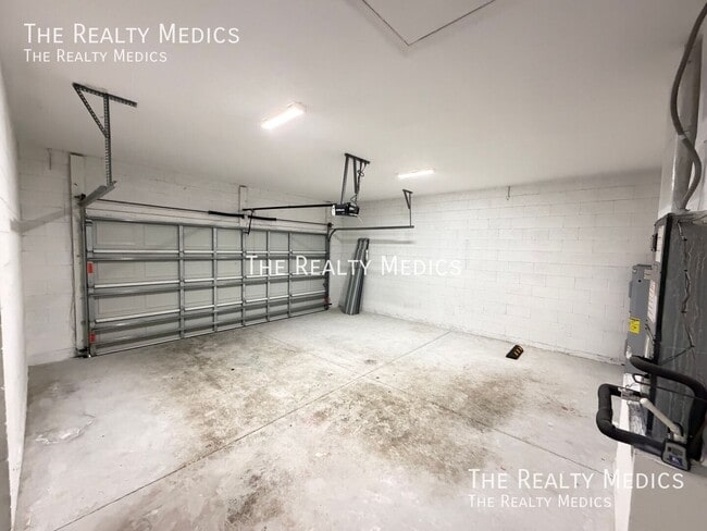 Building Photo - 550 Higgs Ave NW