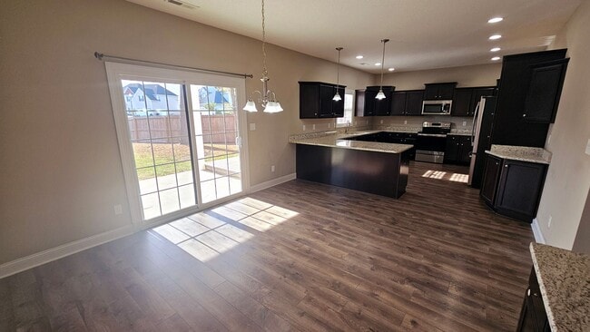 Building Photo - 4 BR 3.5 BA in Swansboro!