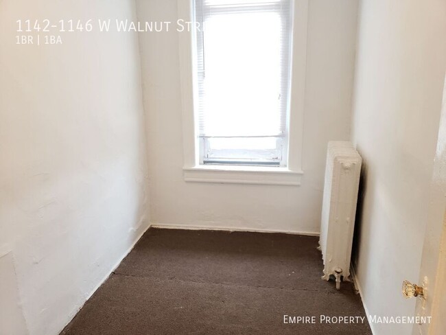 Building Photo - 2nd floor: 1 Bedroom/ 1 Bathroom Apartment...