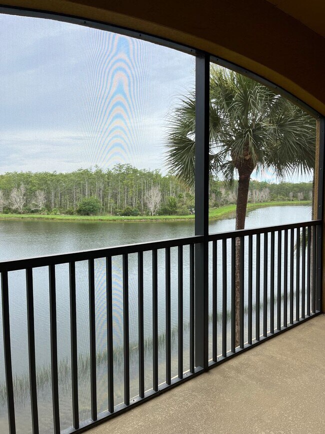 Building Photo - Beautiful 2/2 Condo in Treviso Bay w/ Tran...