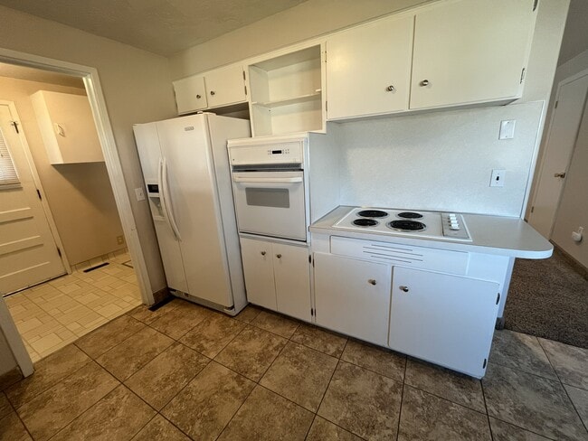 Building Photo - 1165 S Main St