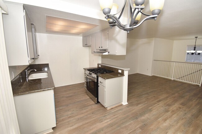 Building Photo - Gorgeous 2 Bedroom Condo