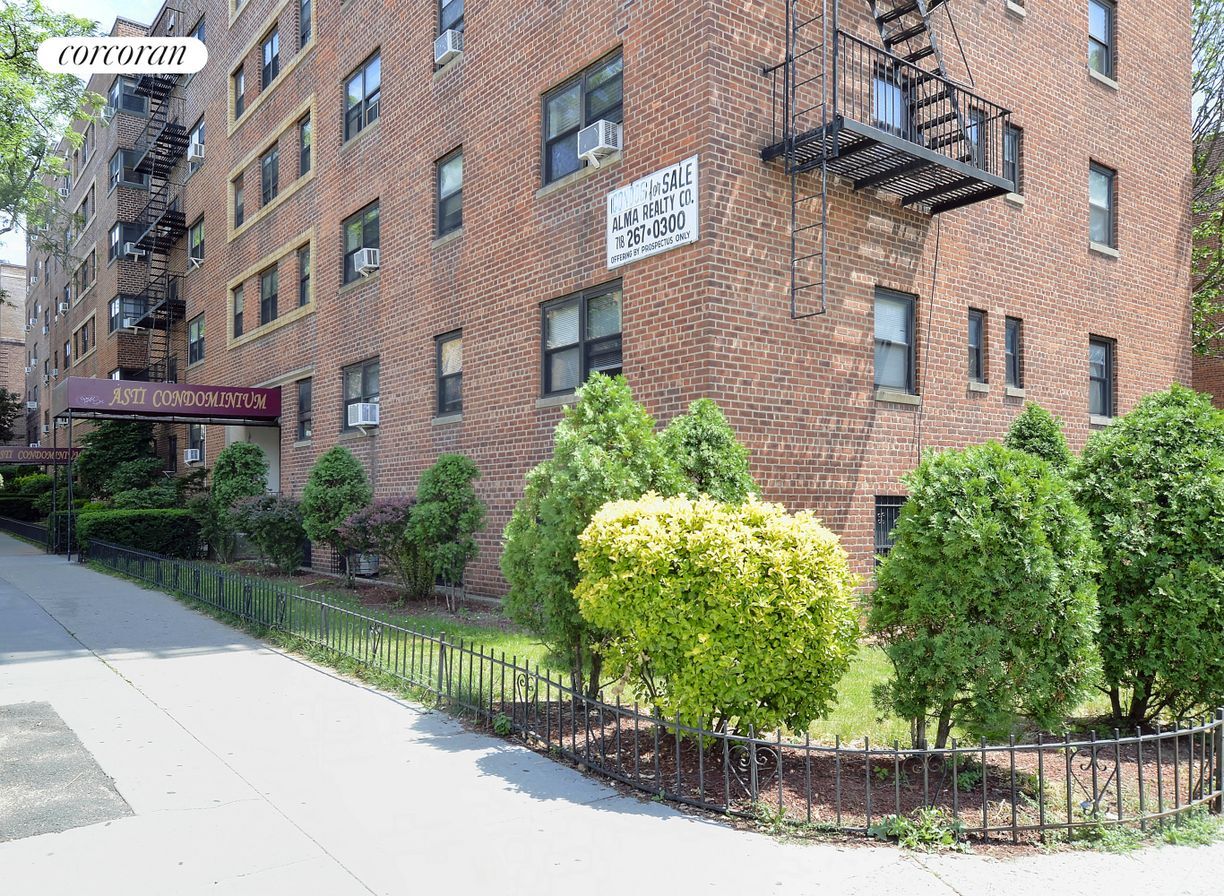Building Photo - 25-10 31st Ave