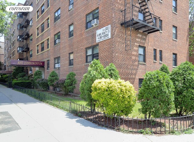 Building Photo - 25-10 31st Ave