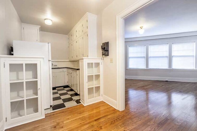 Building Photo - San Carlos Apartments