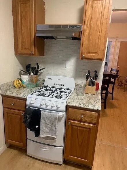 Building Photo - 31 Temple St