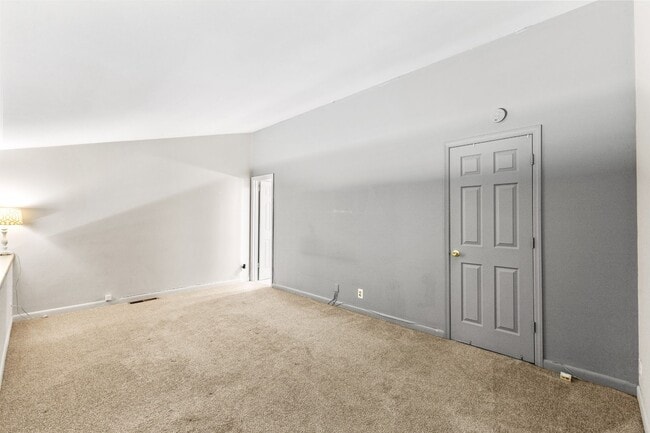 Building Photo - Discover the most affordable home in Belle Forest, located in Nashville's highly coveted 37221 zi...