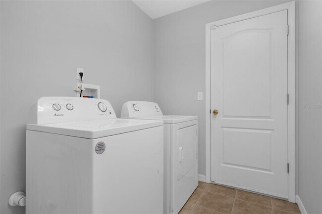 Building Photo - 10621 Cedar Forest Cir