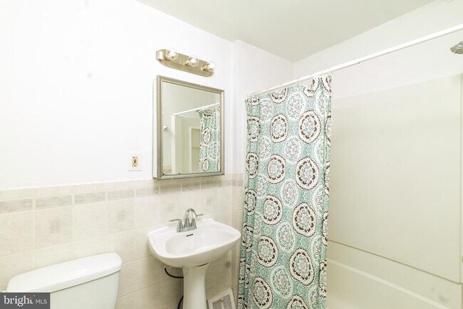 Building Photo - 1212 S Melville St