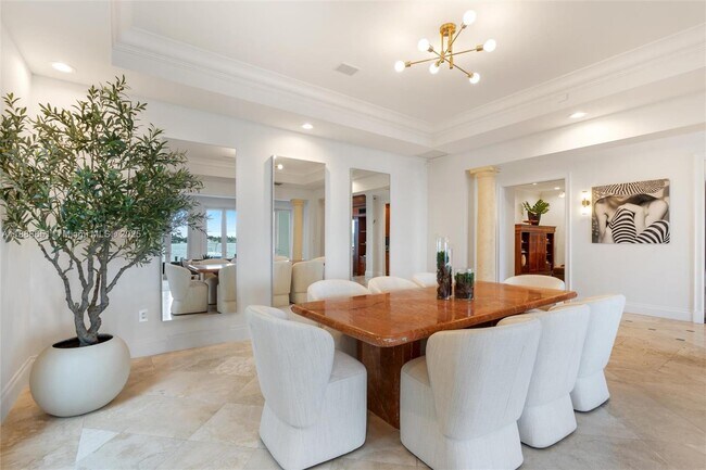 Building Photo - 305 N Hibiscus Dr