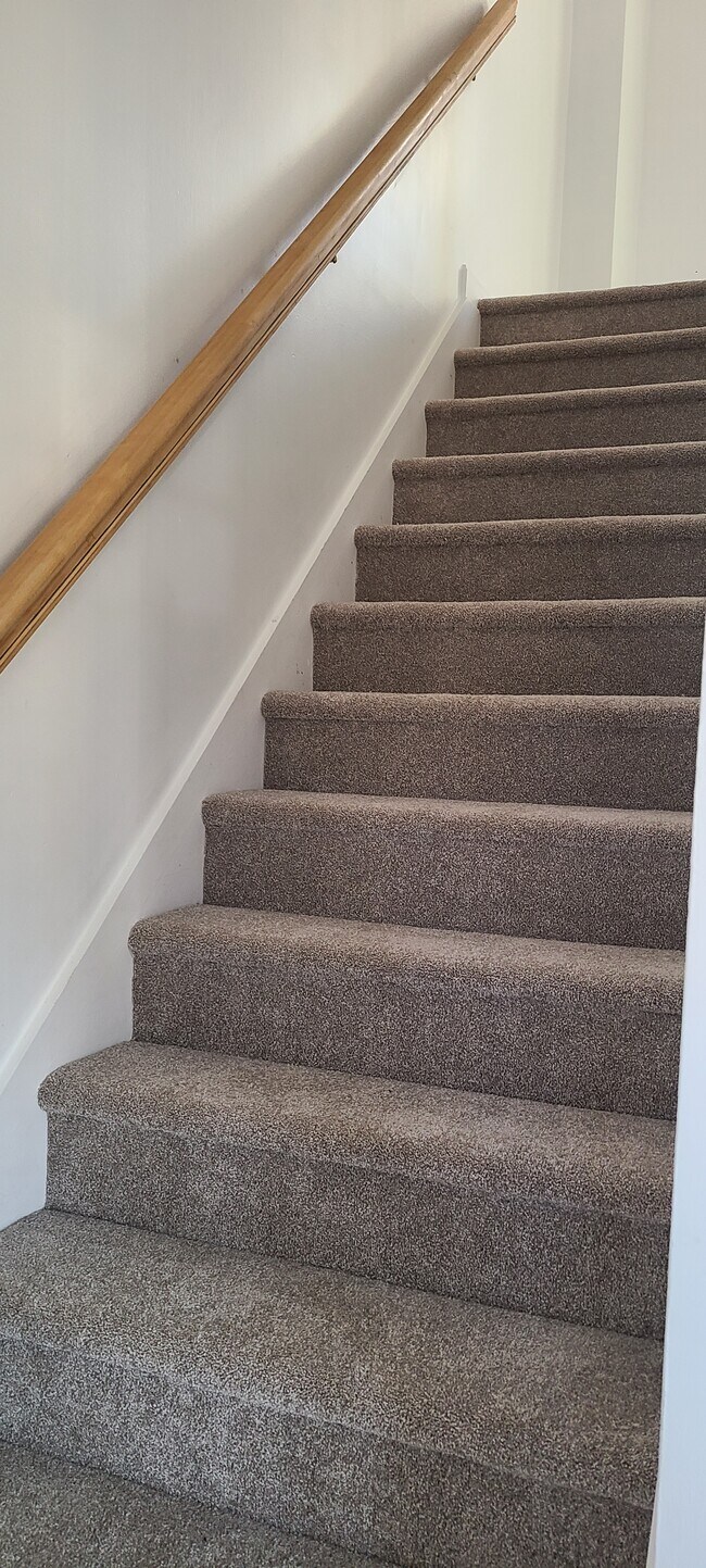 Building Photo - 18 Eden St