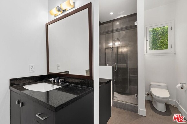 Building Photo - 429 N Lucerne Blvd