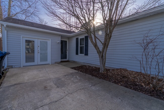 Building Photo - 1305 Eaglewood Dr