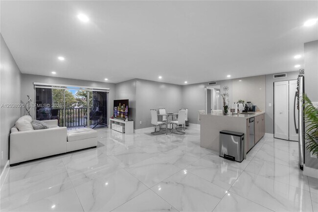 Building Photo - 15470 SW 82nd Ln