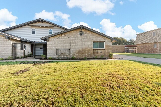 Building Photo - Gorman Dr