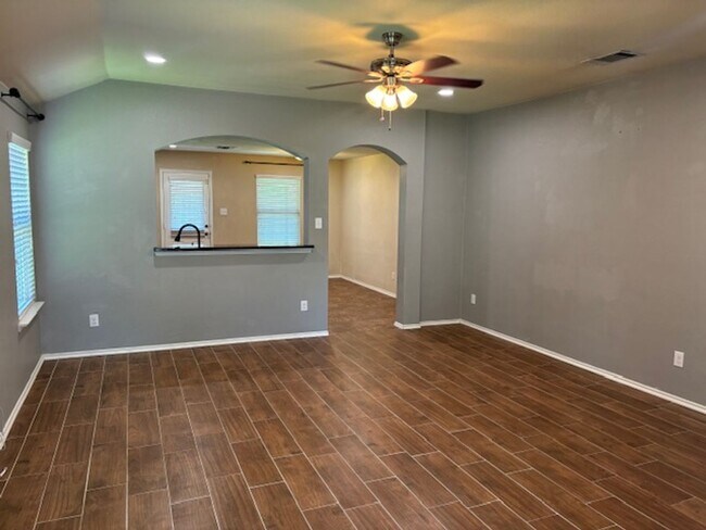 Building Photo - PERFECT HOME IN PRINCETON!