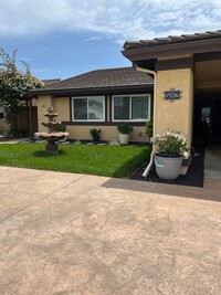 Building Photo - B512