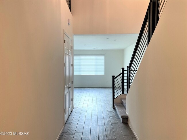 Building Photo - 9450 N Andrina Dr
