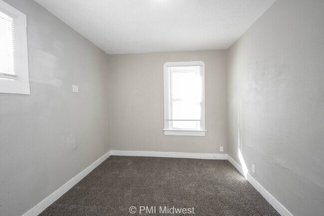 Building Photo - 101 N State Ave