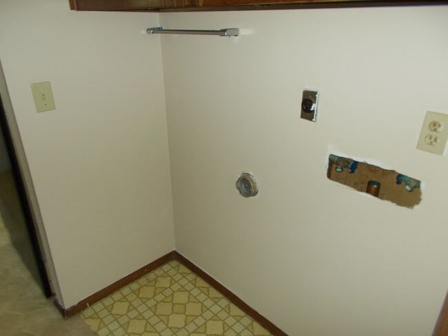 Building Photo - 312 Hazelwood Ln
