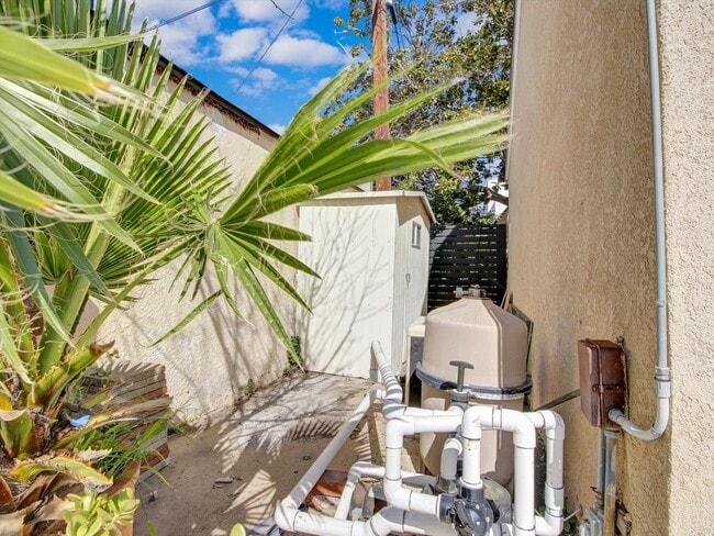 Building Photo - 203 S Stanley Dr