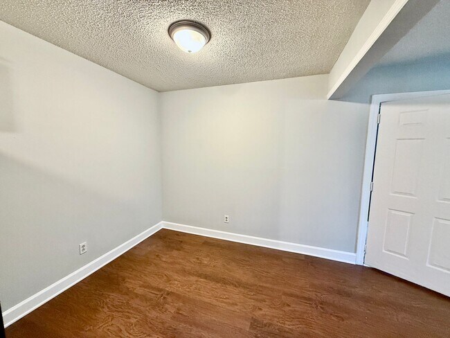 Building Photo - 2 Bedroom Condo on Chapman Mountain