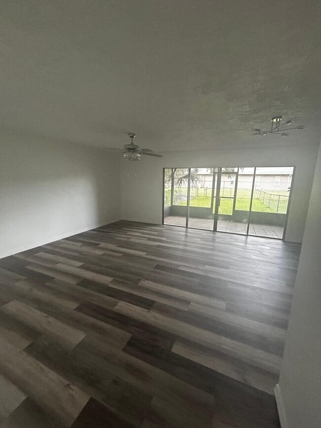 Building Photo - 16 Bogart Pl