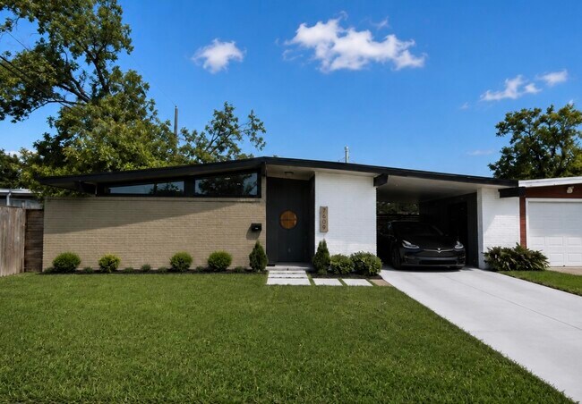 Building Photo - 7609 Amelia Rd