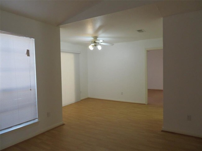 Building Photo - 9707 Richmond Ave